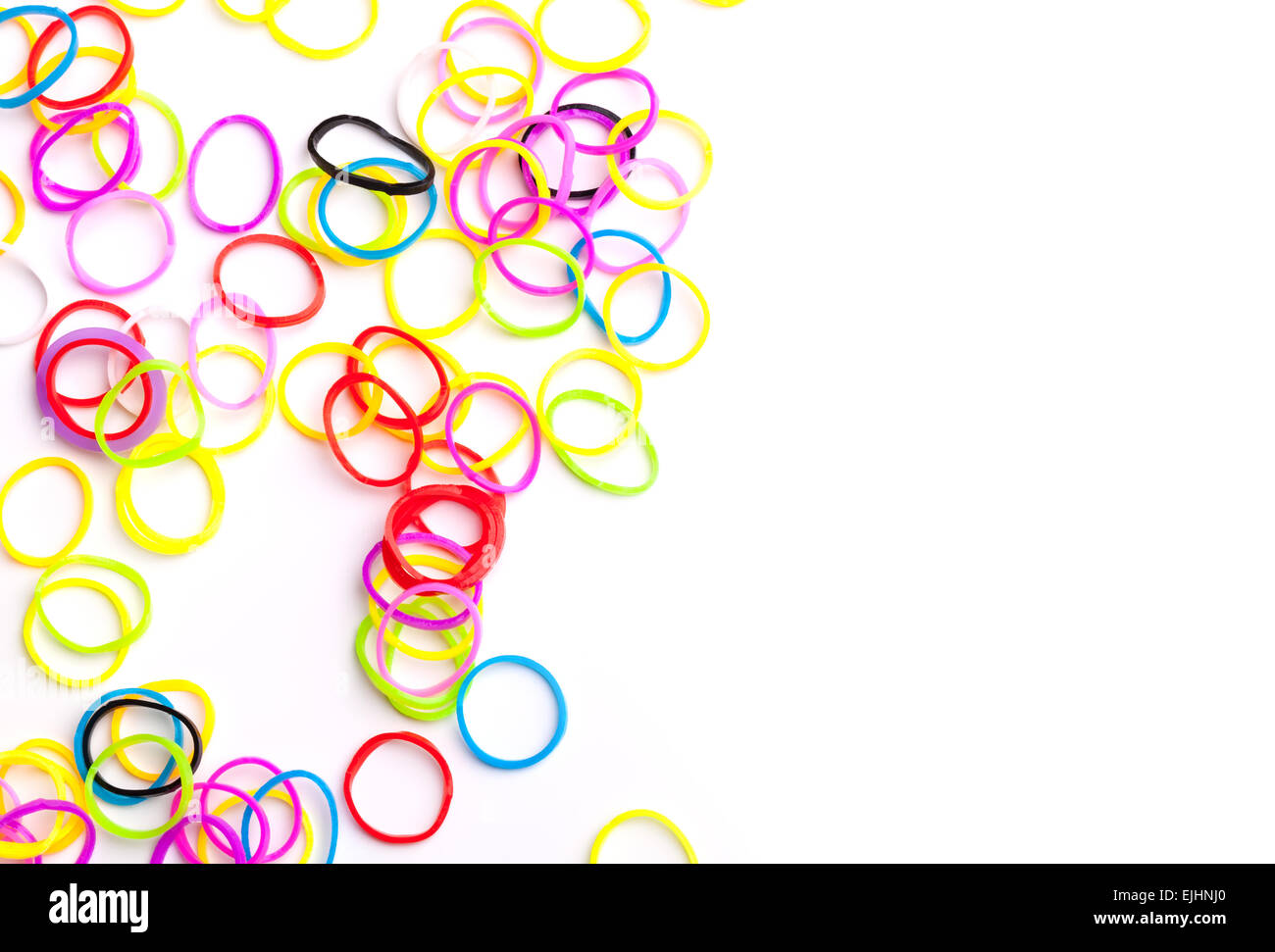 Piccolo giro colorate bande di gomma per la realizzazione di rainbow telaio bracciali isolato su bianco Foto Stock