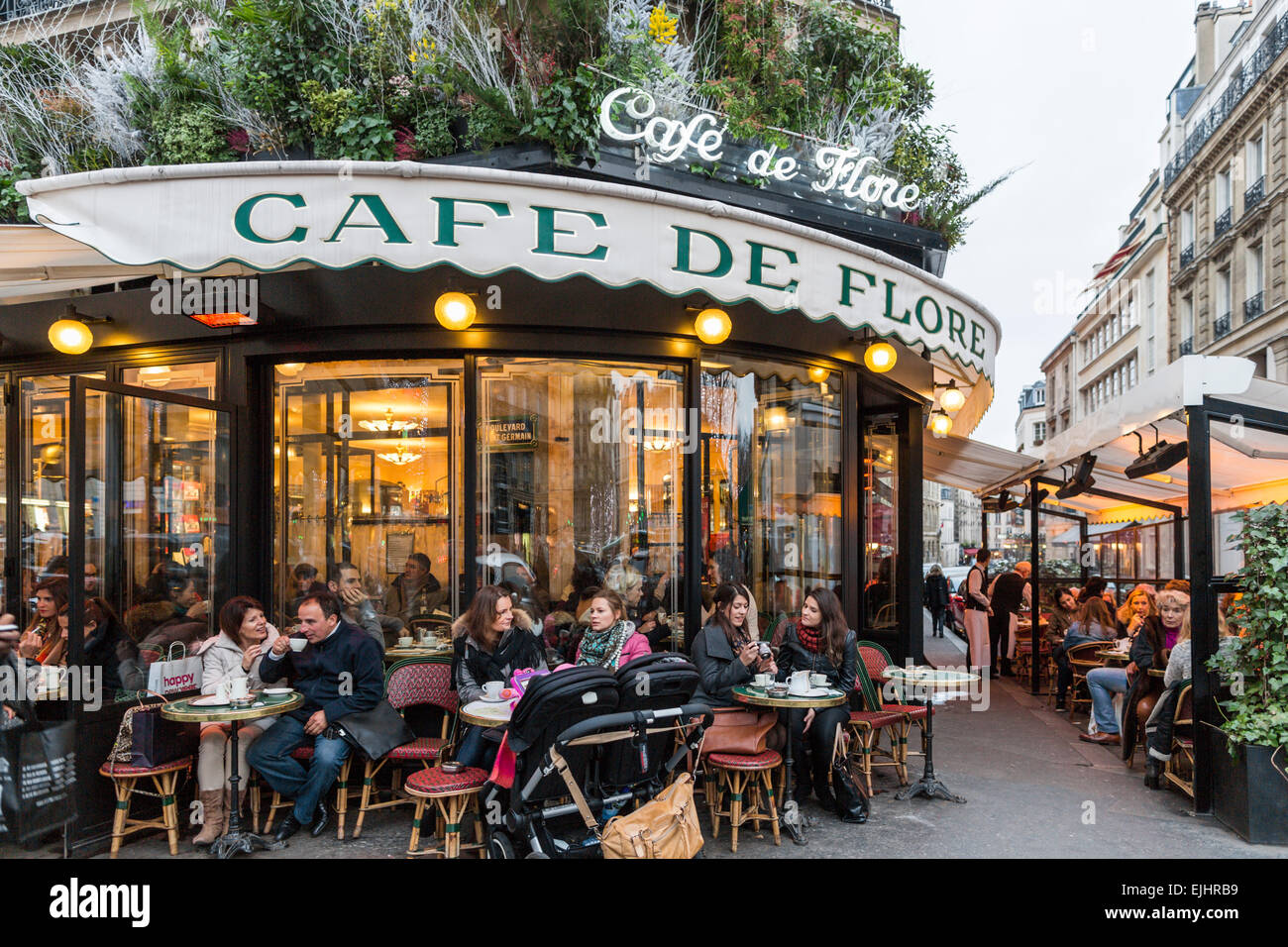 Café de Flore esterno, Parigi, Francia Foto Stock