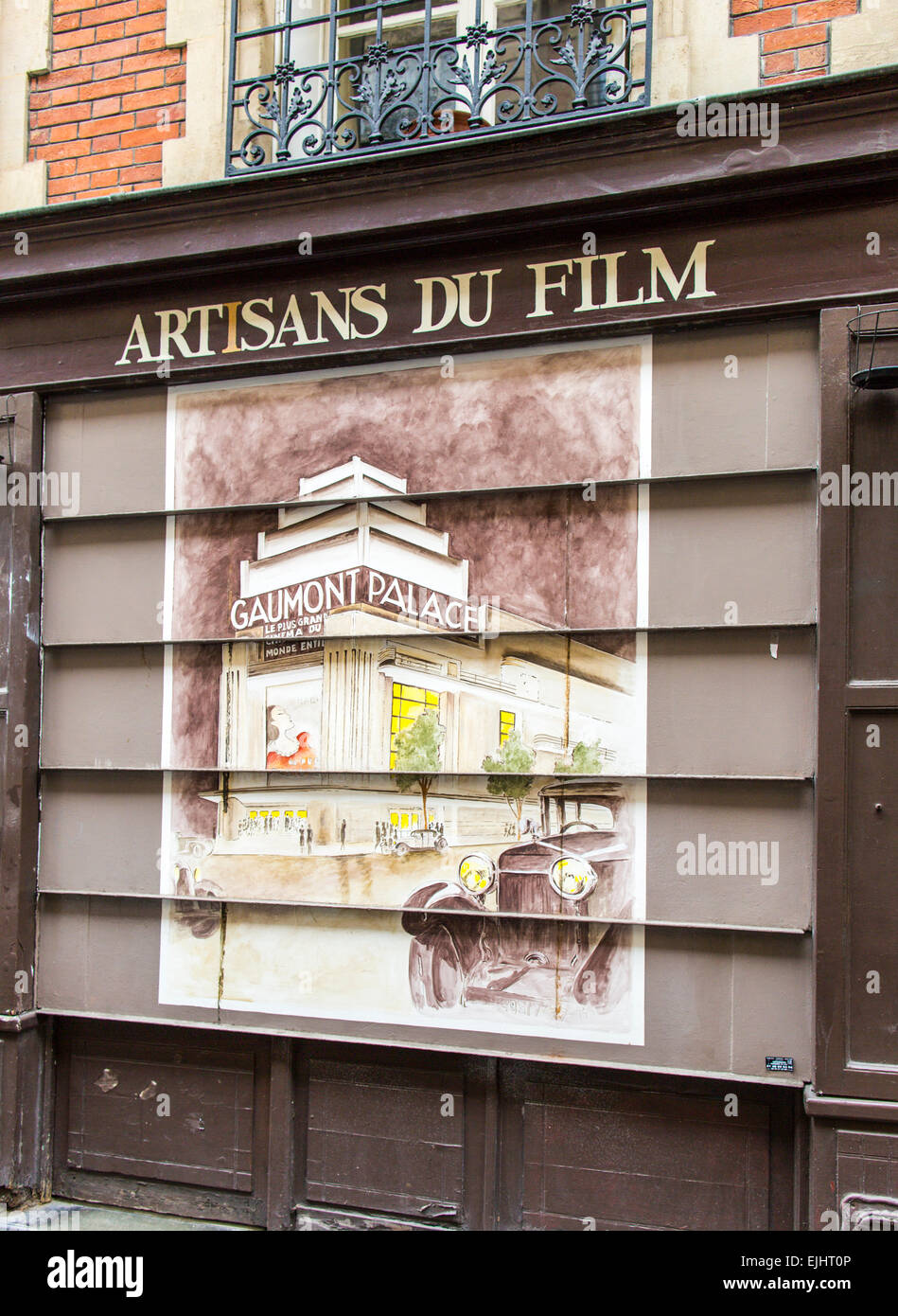Dipinto store tapparelle su Rue Cavallotti, Montmartre, Parigi, Francia Foto Stock