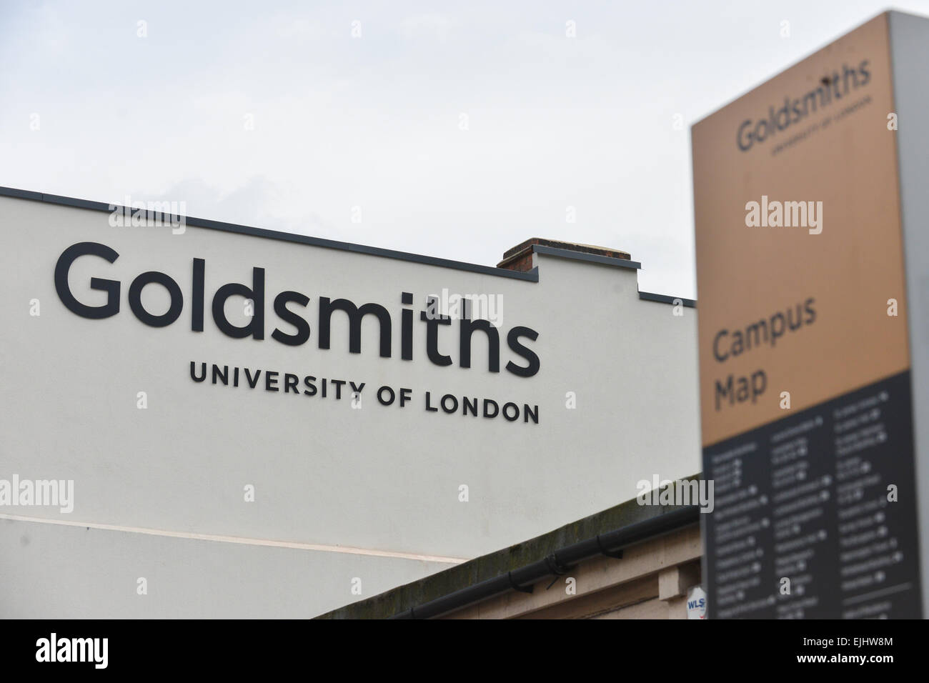 New Cross Gate, Londra, Regno Unito. Il 27 marzo 2015. Sbiadita graffiti sul marciapiede. Gli studenti occupano Deptford Municipio, l'edificio di gestione per Goldsmiths College. Parte della crescente occupano il movimento contro i tagli nel settore dell'istruzione che ha iniziato con la occupano UAL presso il St Martins. Credito: Matteo Chattle/Alamy Live News Foto Stock