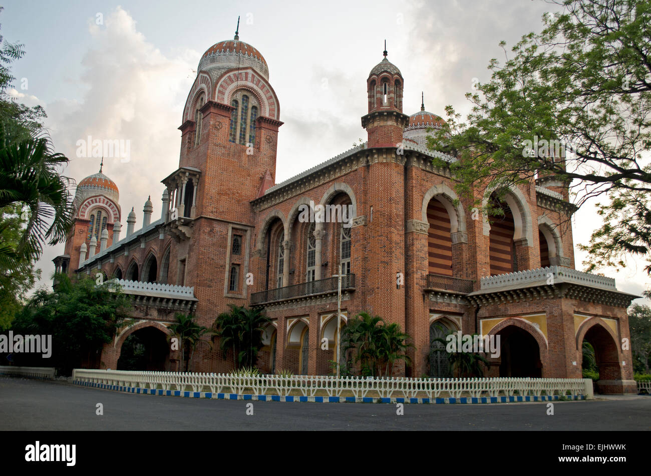 Una vista dell'edificio principale di Madras University di Chennai, nello Stato del Tamil Nadu, India Foto Stock
