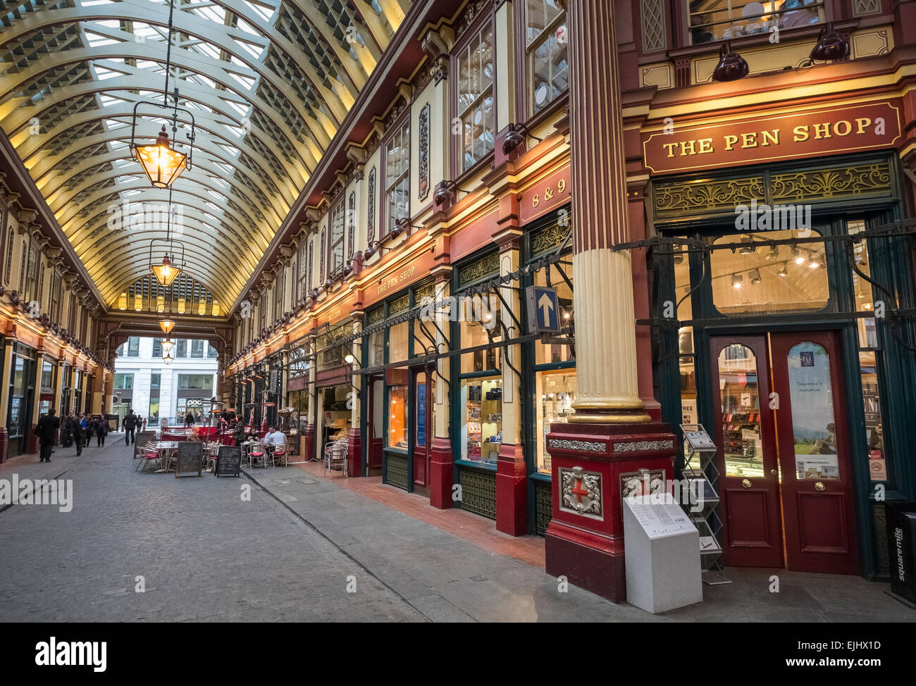 Negozi in stile vittoriano mercato Leadenhall, London, England Regno Unito Foto Stock