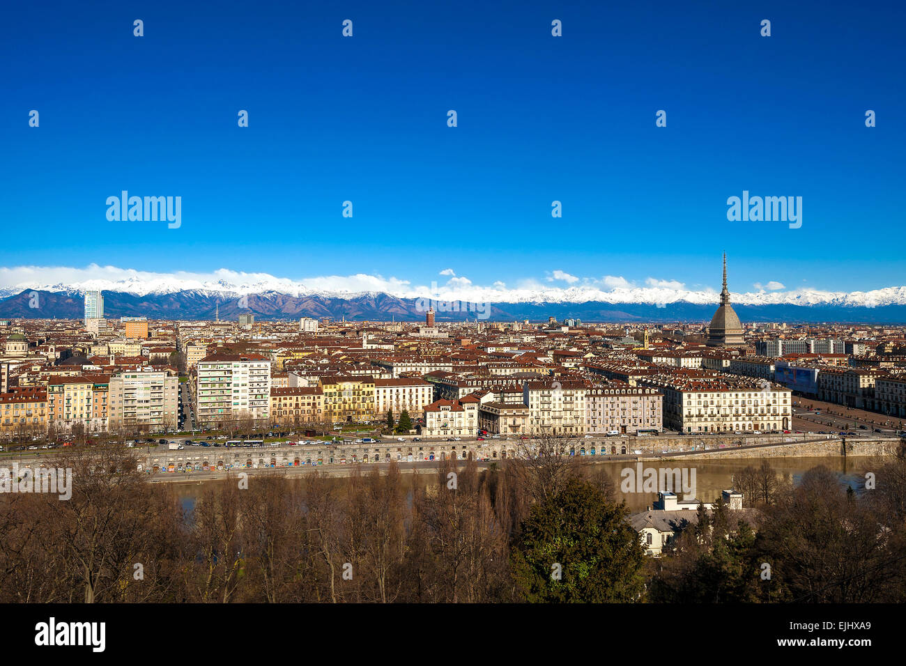 Italia Piemonte Torino veduta della città con la Mole Antonelliana e il fiume Po Foto Stock