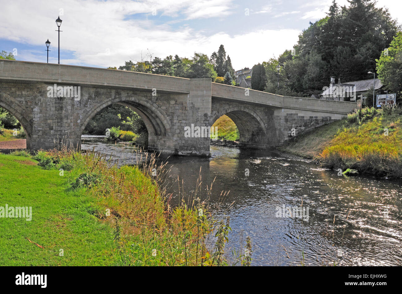 Ponte sul fiume Coquet, Rothbury, Northumberland. Foto Stock