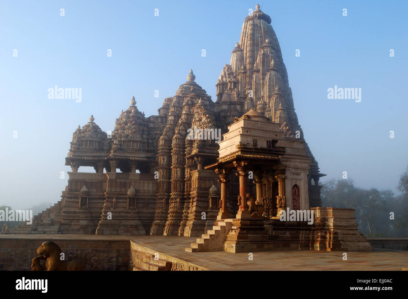 Kandariya Mahadev temple gruppo occidentale dei templi di Khajuraho india. Questo è un sito patrimonio mondiale dell'UNESCO. Foto Stock