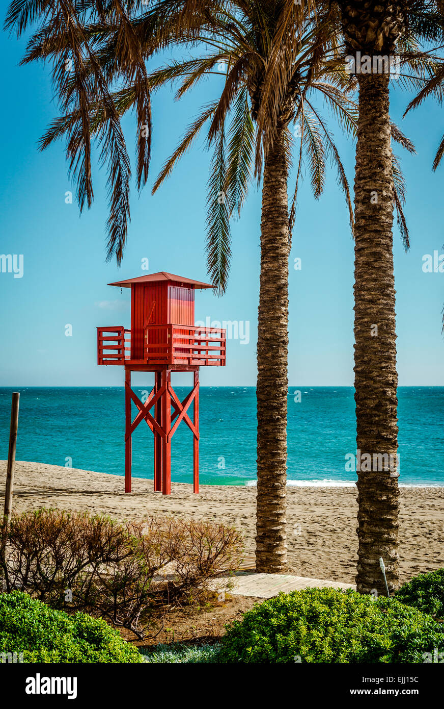 Torre bagnino sulla spiaggia Foto Stock