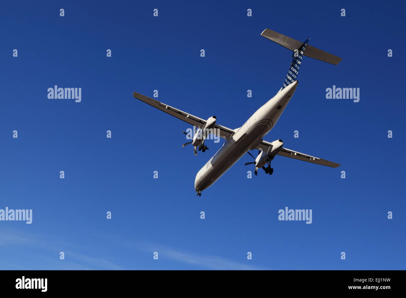 Bombardier DHC-8-402 Q400 C-GKQE Porter Airlines presso YOW Ottawa in Canada, 2 gennaio 2015 Foto Stock