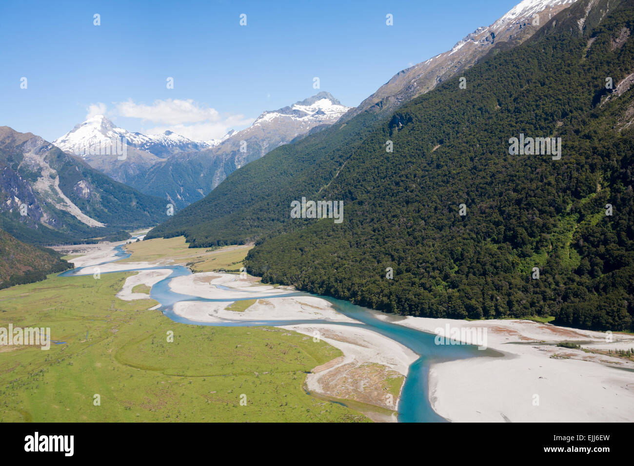 Viste da un elicottero della valle Wilkin & River e vette del monte aspiranti il Parco Nazionale di South Island, in Nuova Zelanda Foto Stock