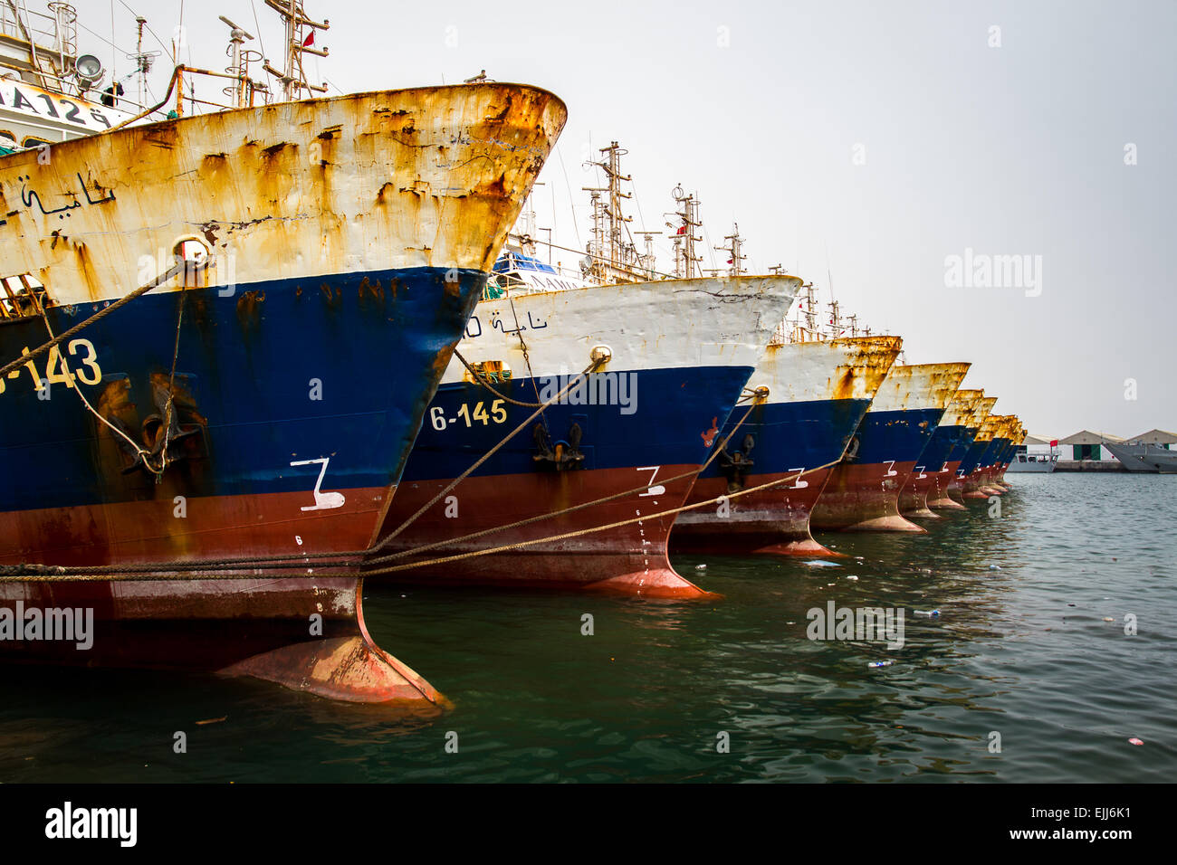 Barche ormeggiate nel porto di Agadir. Foto Stock