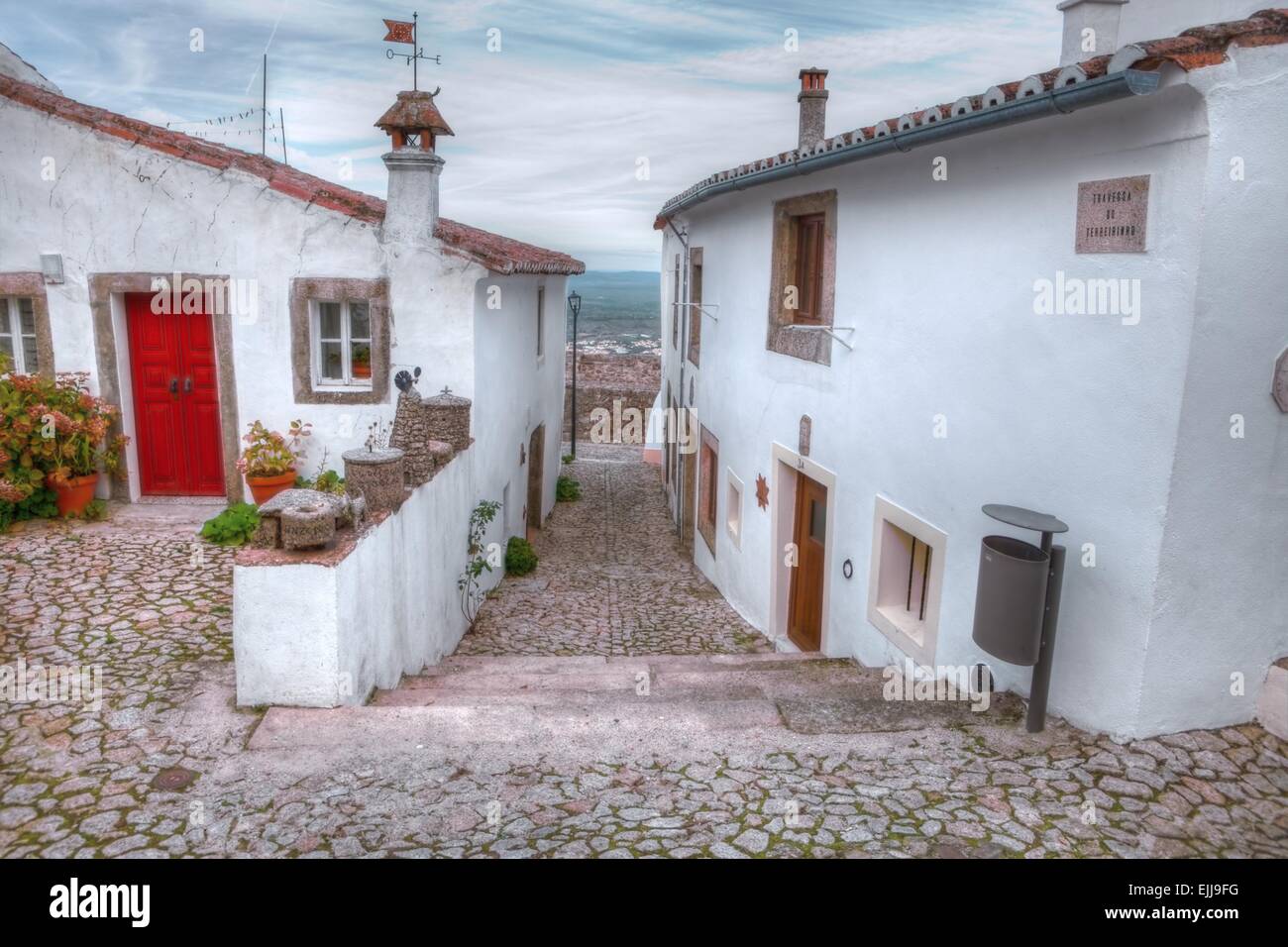Emblematica architettura dipinta di bianco in Marvao, Alentejo, Portalegre, Portogallo Foto Stock