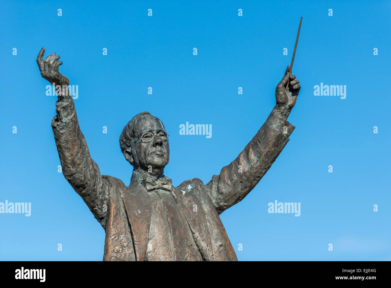 Statua di musica del compositore Gustav Holst in giardini imperiali, Cheltenham, la città dove visse Holst. Foto Stock