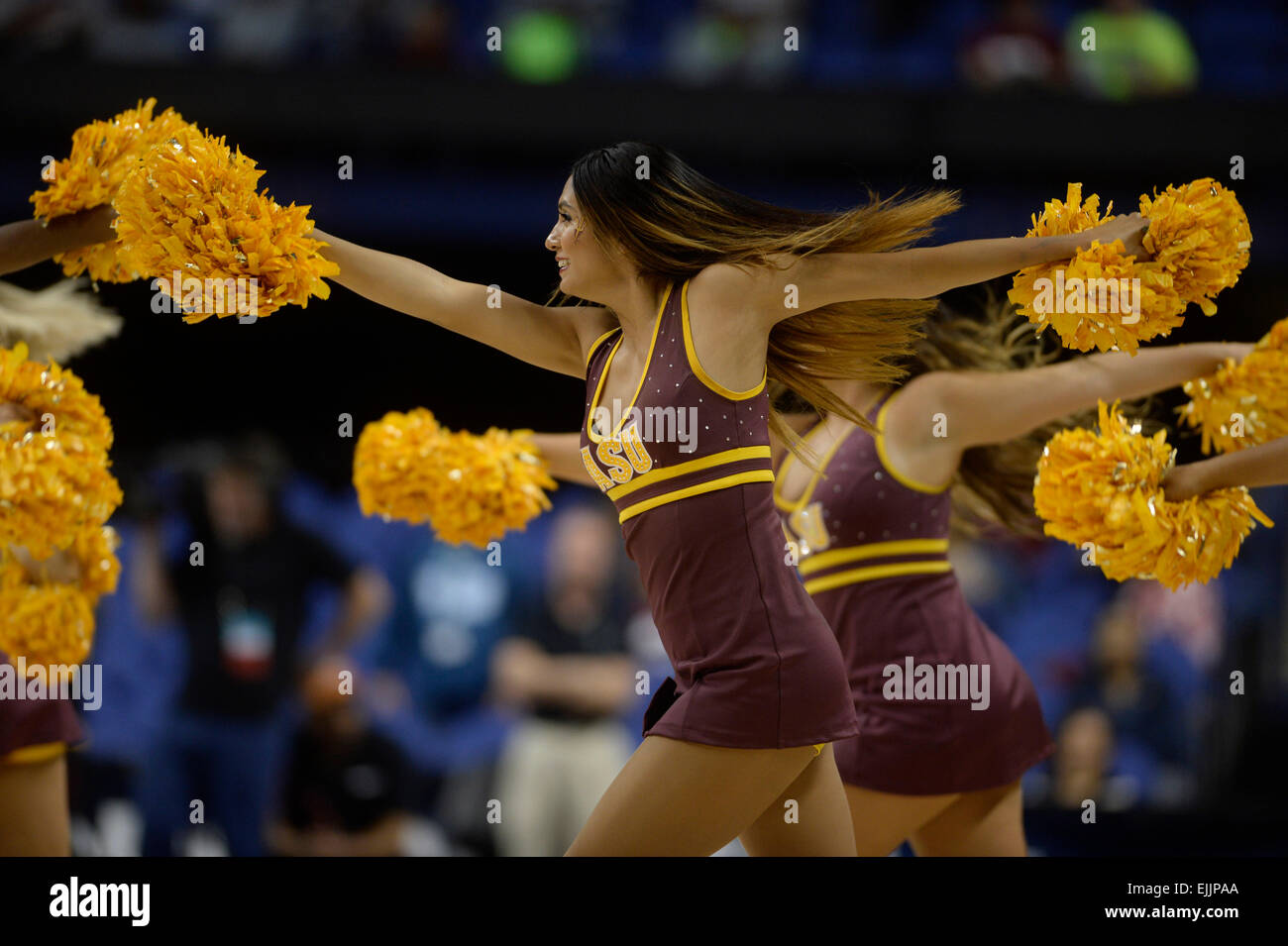 Greensboro, NC, Stati Uniti d'America. 27 Mar, 2015. Arizona State Sun Devils cheerleaders preforma durante il NCAA donna dolce 16 al Greensboro Coliseum in Greensboro, NC. PJ Ward-Brown/CSM/Alamy Live News Foto Stock