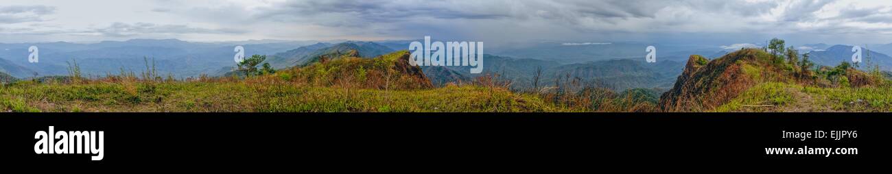 Suggestivo panorama della valle verde in Mizoram, India Foto Stock