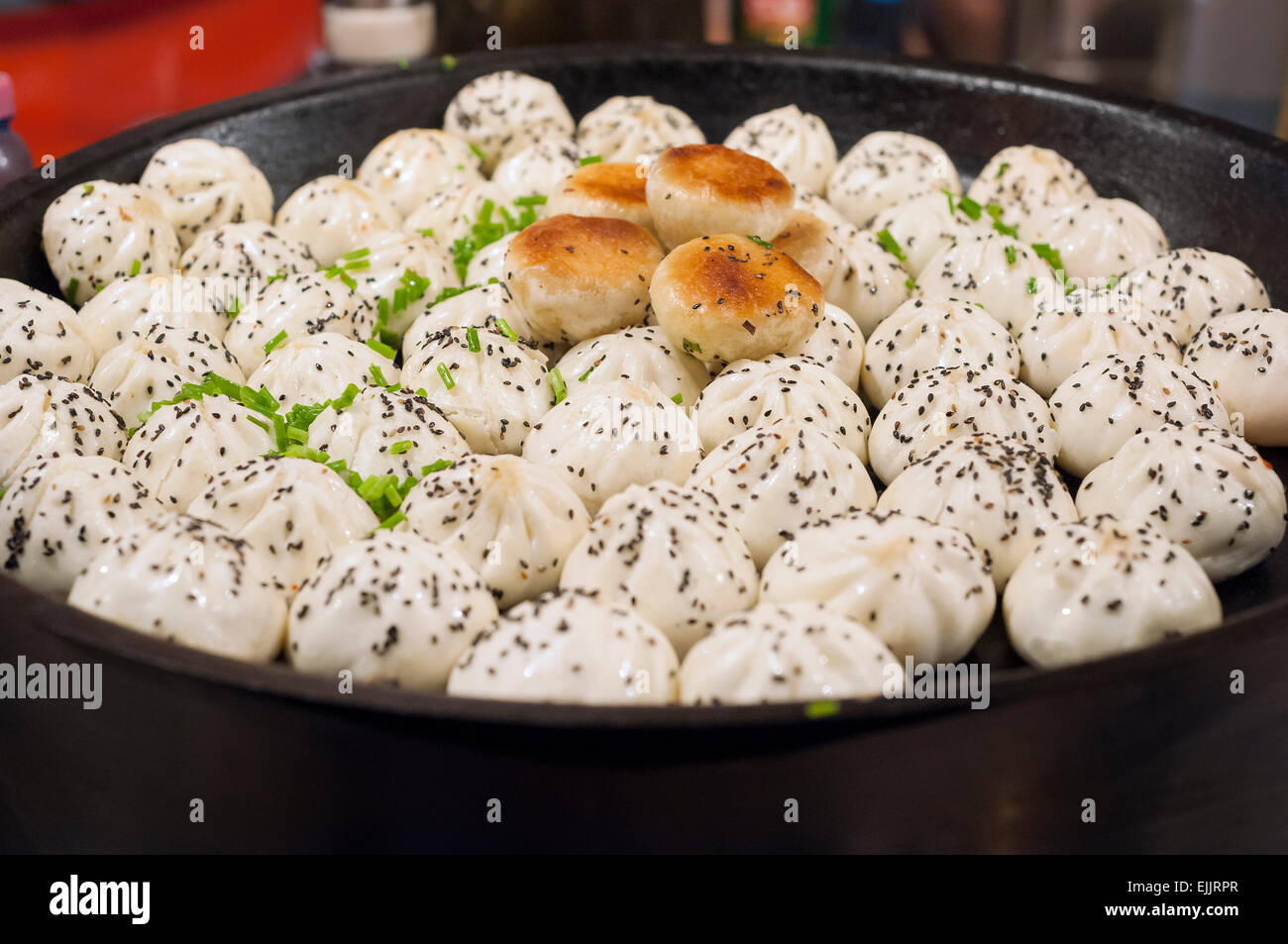 Shanghai-style in padella la carne di maiale panini, Shanghai, Cina Foto Stock