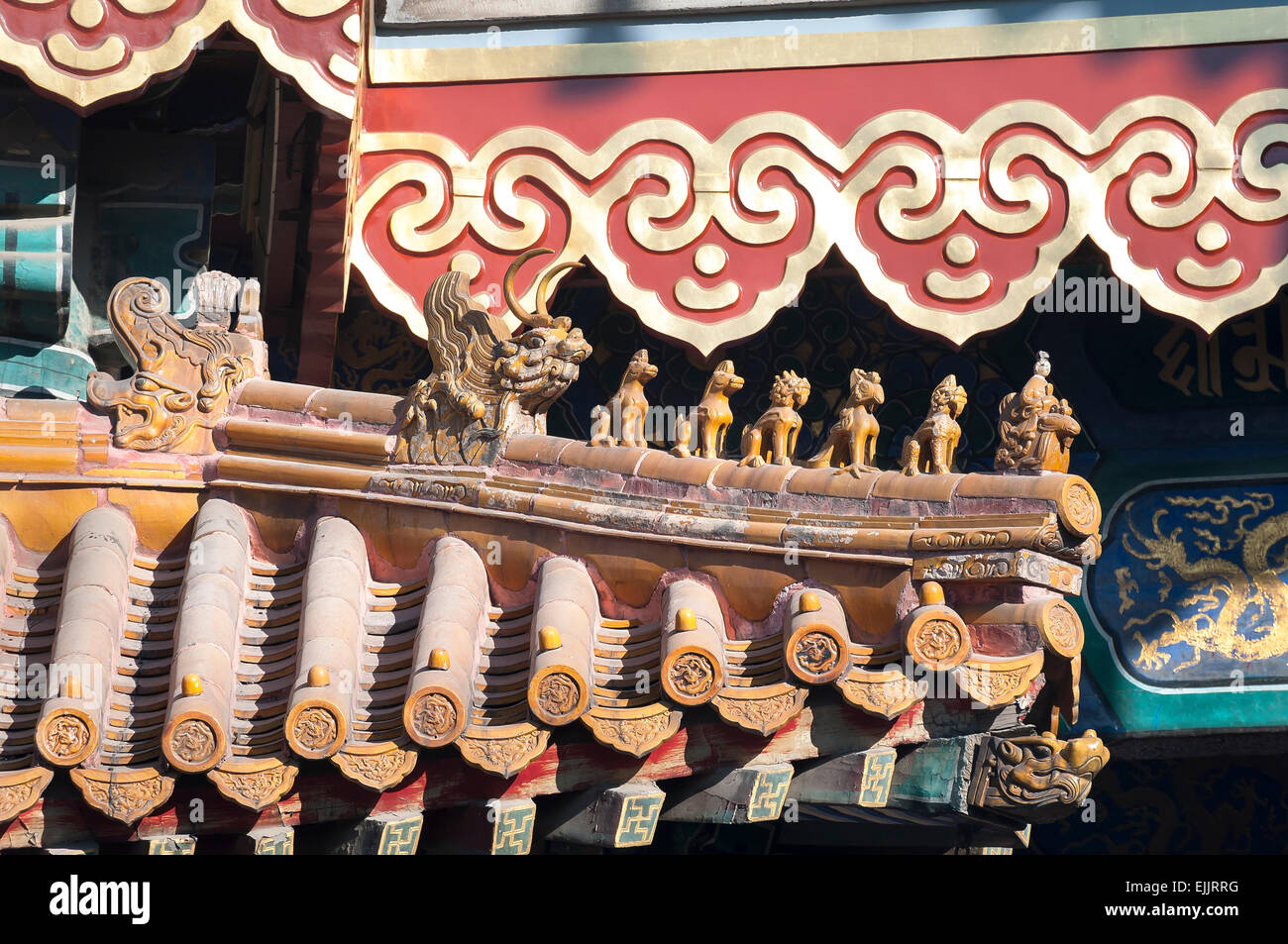 I Figurines del tetto al tempio Lama, Pechino Foto Stock