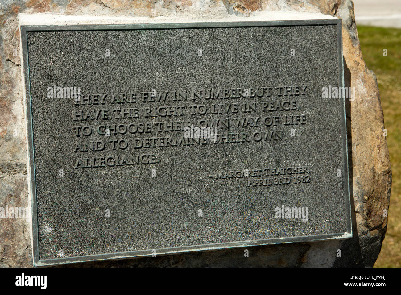 Falkland Port Stanley, Isole Falkland, Margaret Thatcher busto in bronzo iscrizione Foto Stock