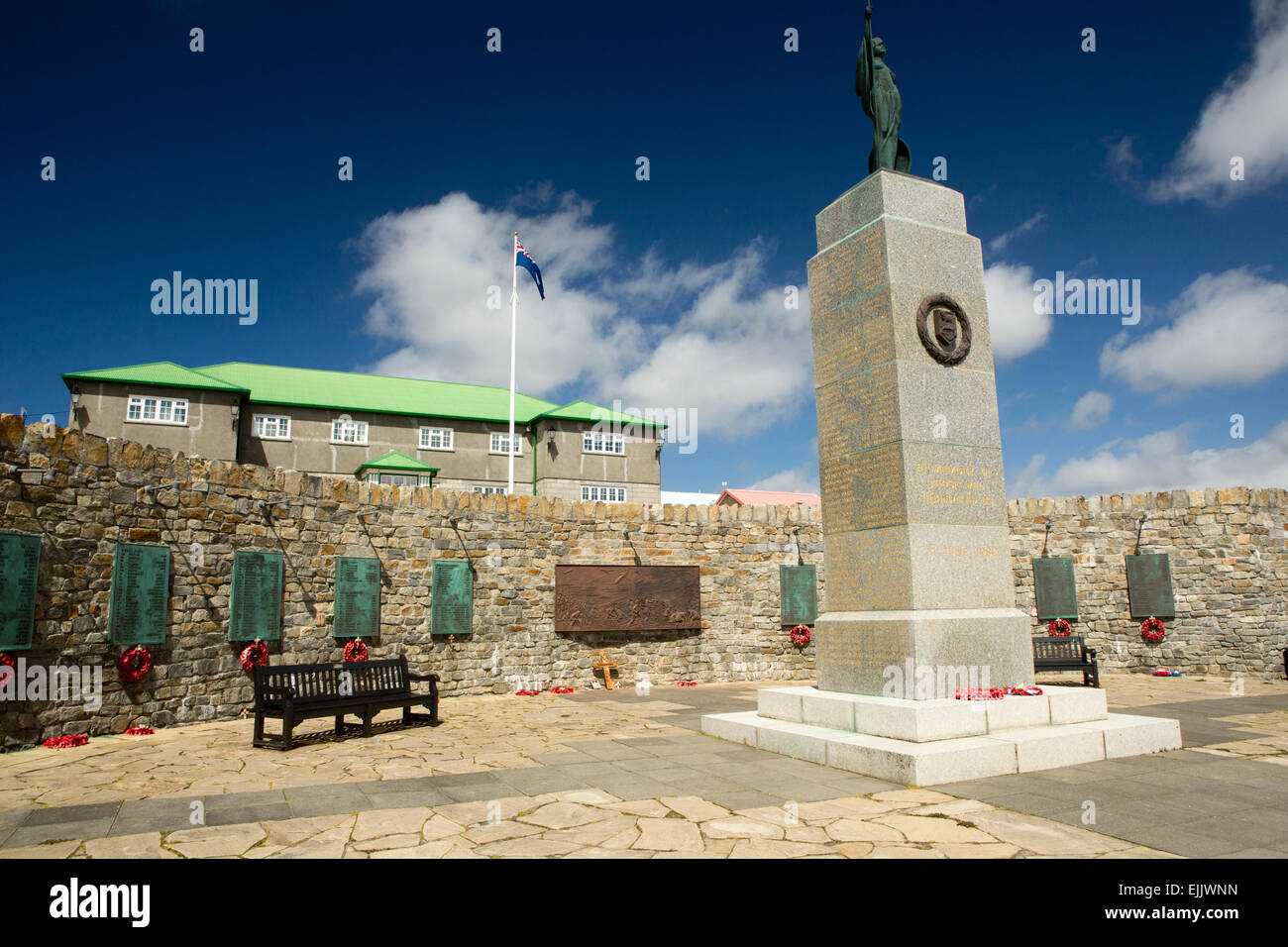 Falkland Port Stanley, Isole Falkland, placche di bronzo intorno 1982 War Memorial vittoria Foto Stock