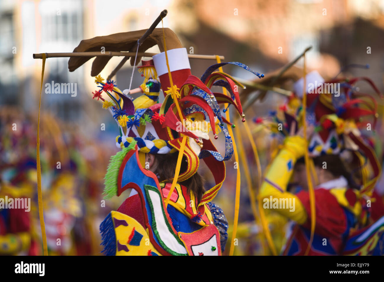 Gli artisti interpreti o esecutori prendere parte alla sfilata di carnevale di comparsas a Badajoz, Spagna Foto Stock