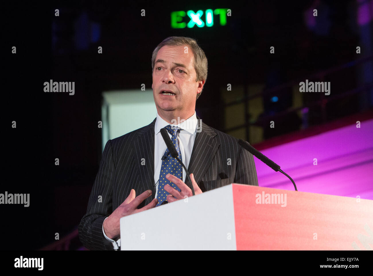 Nigel Farage,l'UKIP leader,parla in occasione di una conferenza a Westminster Hall centrale sulla costruzione di nuove case Foto Stock