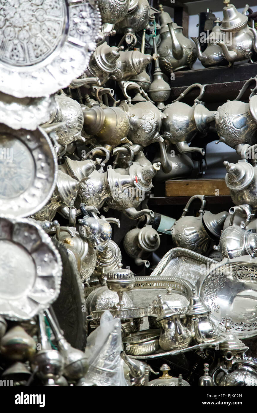 Artigianato marocchino sul mercato in Fez Foto Stock