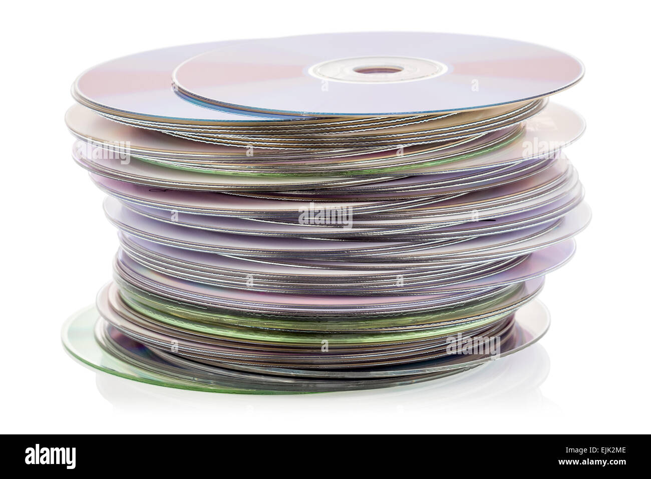 Pila di CD isolati su sfondo bianco Foto Stock