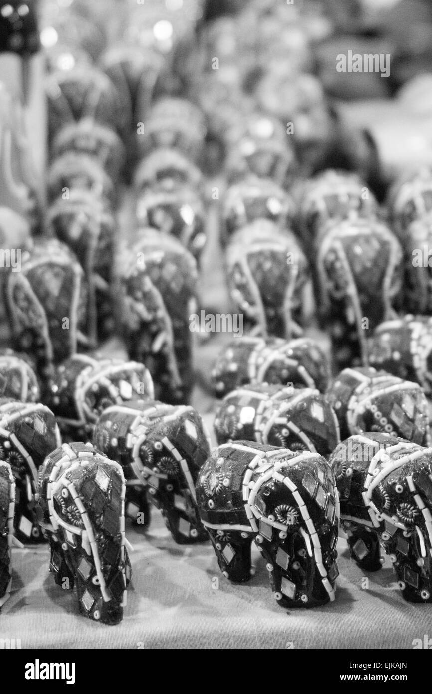 Un esercito di elefanti Foto Stock