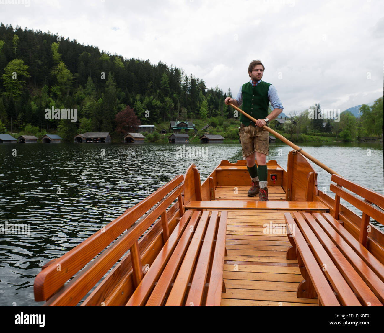 Ruderer mit Plätte, Altaussee, Salzkammergut, Stiria, Austria Foto Stock