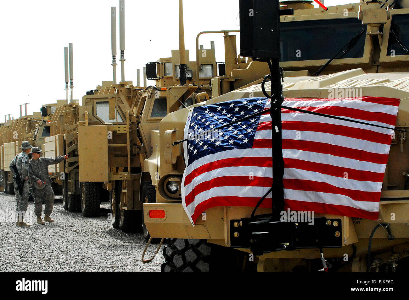 Resistente alla miniera agguato veicoli protetti sedere in una fila al Camp Liberty MRAP fielding sito, il 20 febbraio, il giorno si è tenuta una cerimonia per celebrare l'introduzione del 10.000esimo veicolo nell'Iraq teatro delle operazioni. Campi esercito 10.000esimo MRAP /-news/2009/02/22/17268-esercito-campi-10000th-mrap/ Foto Stock