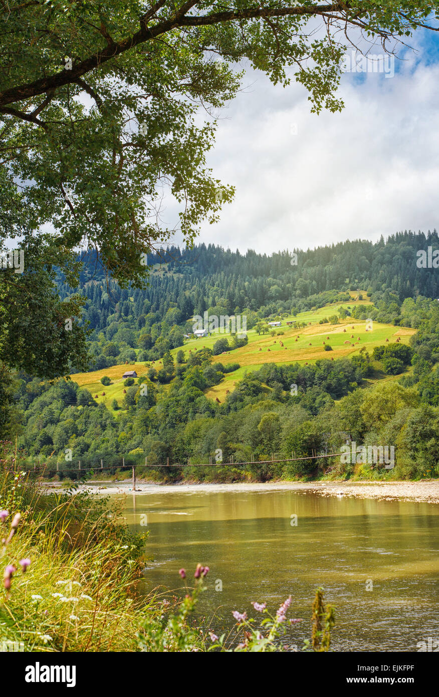 Villaggio di montagna paesaggio Foto Stock