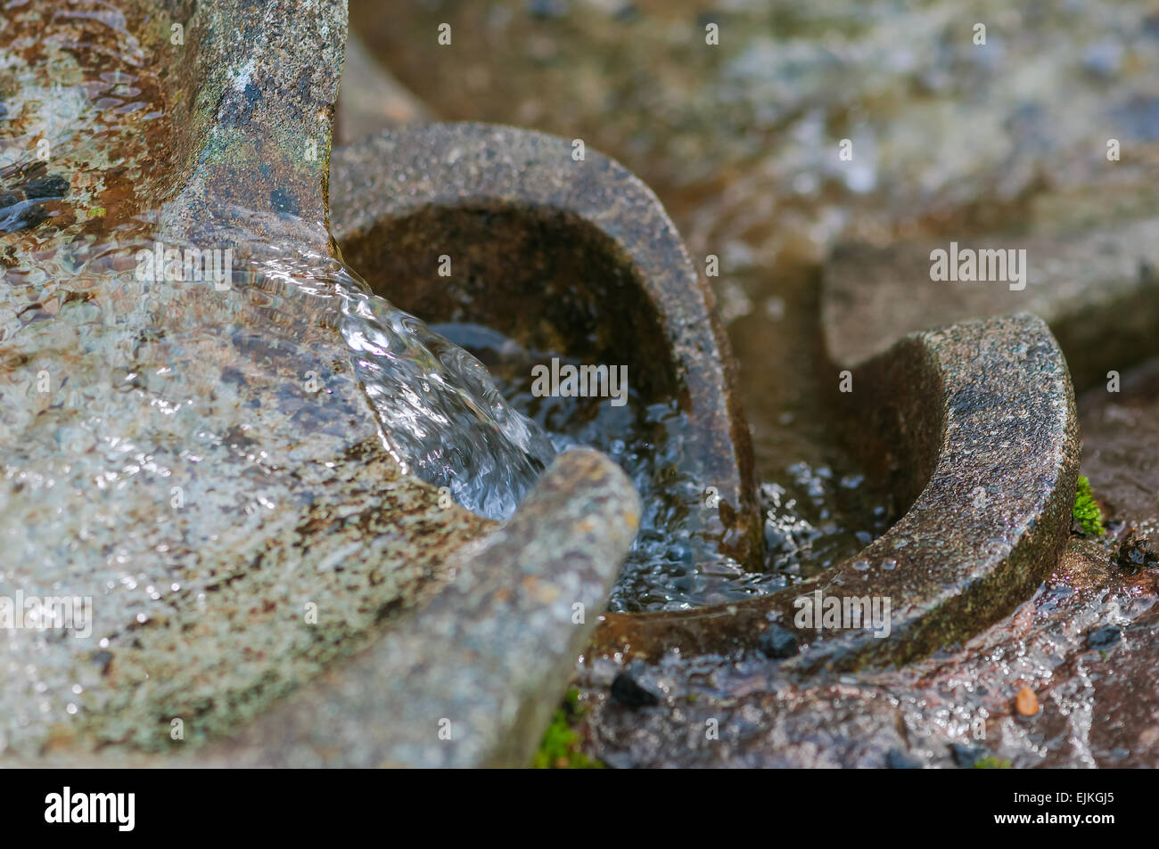 Zen Stone acqua vicino a cascata fino dettaglio Foto Stock