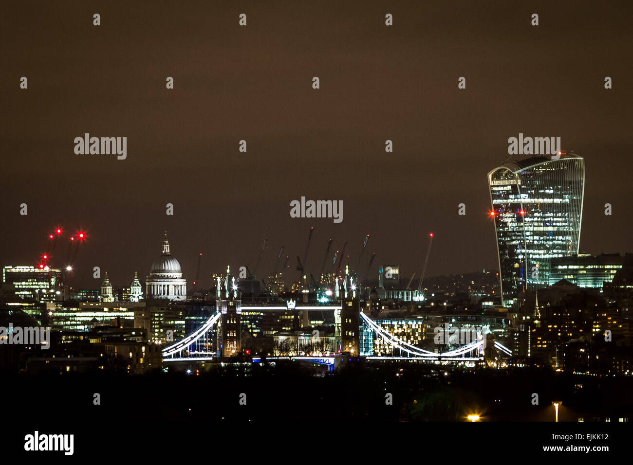 Londra, Regno Unito. 28 marzo, 2015. Ora Pre-Earth Lights Out su Londra City Credit: Guy Corbishley/Alamy Live News Foto Stock