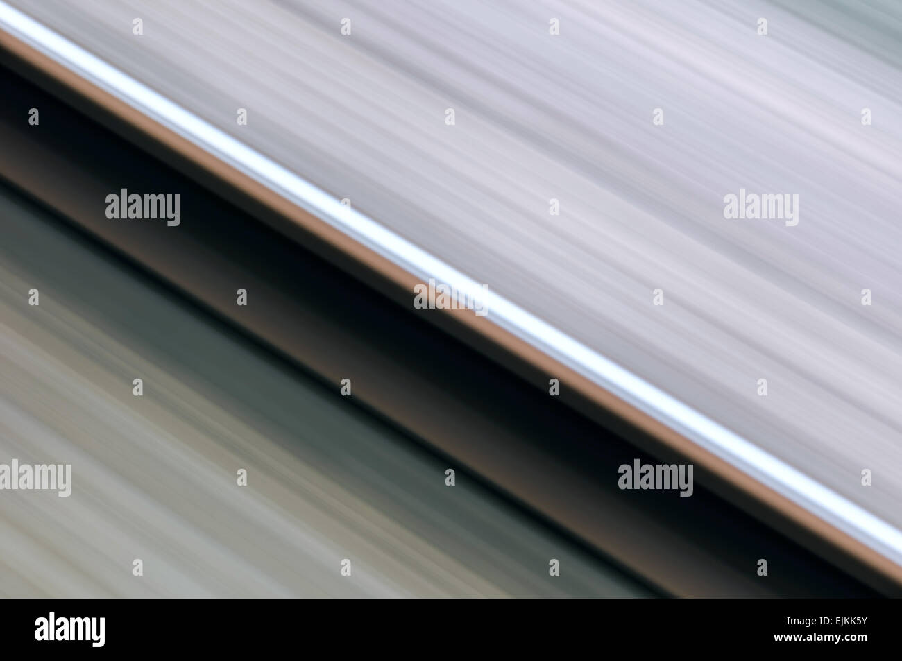 Canalizzazione singola nella velocità di movimento concetto di trasporto ferroviario Foto Stock