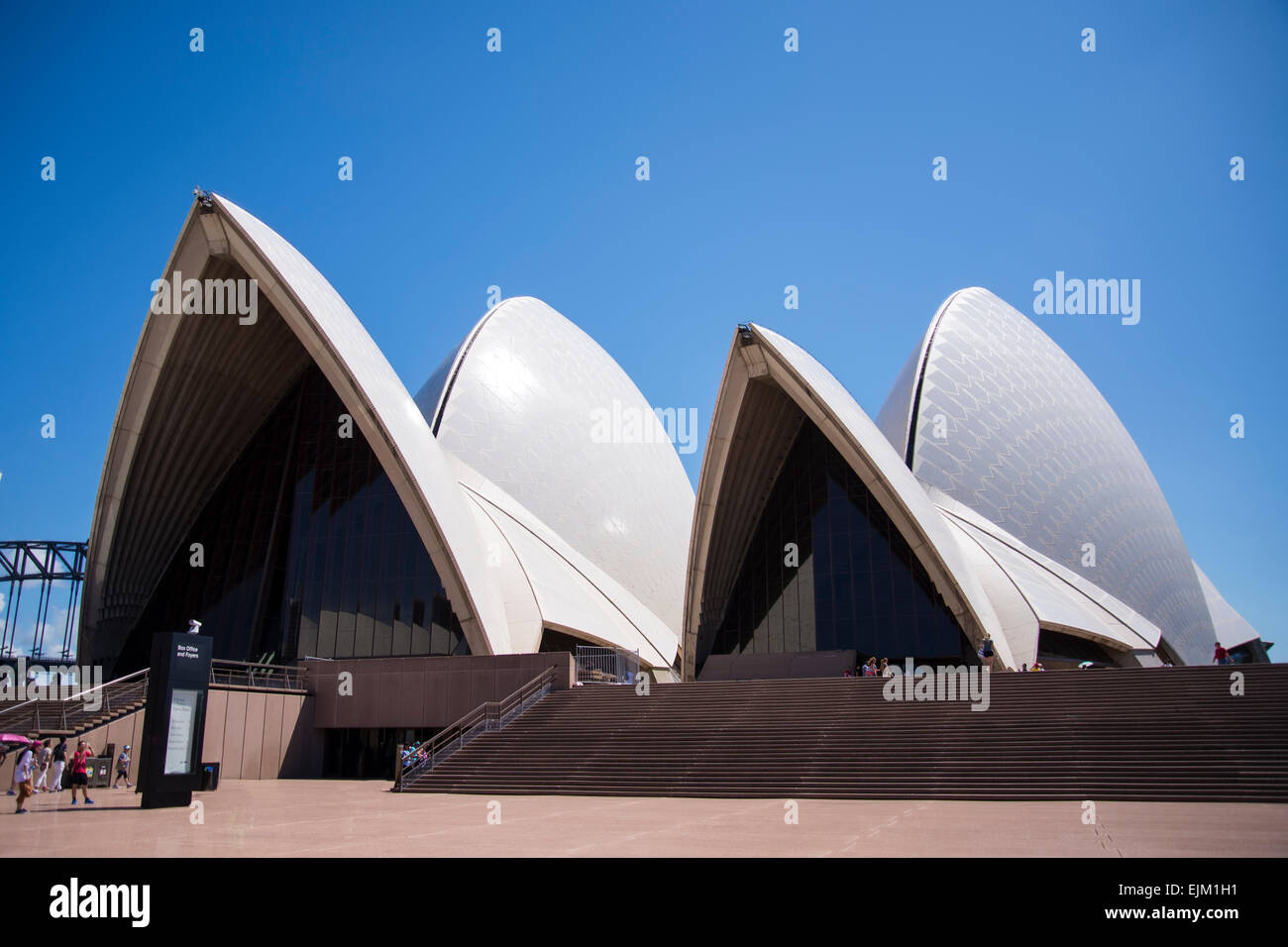SYDNEY, Australia - 12 febbraio 2015: vista presso il Sydney Opera House di Sydney, Australia. È stato progettato da architetto danese Jorn Foto Stock