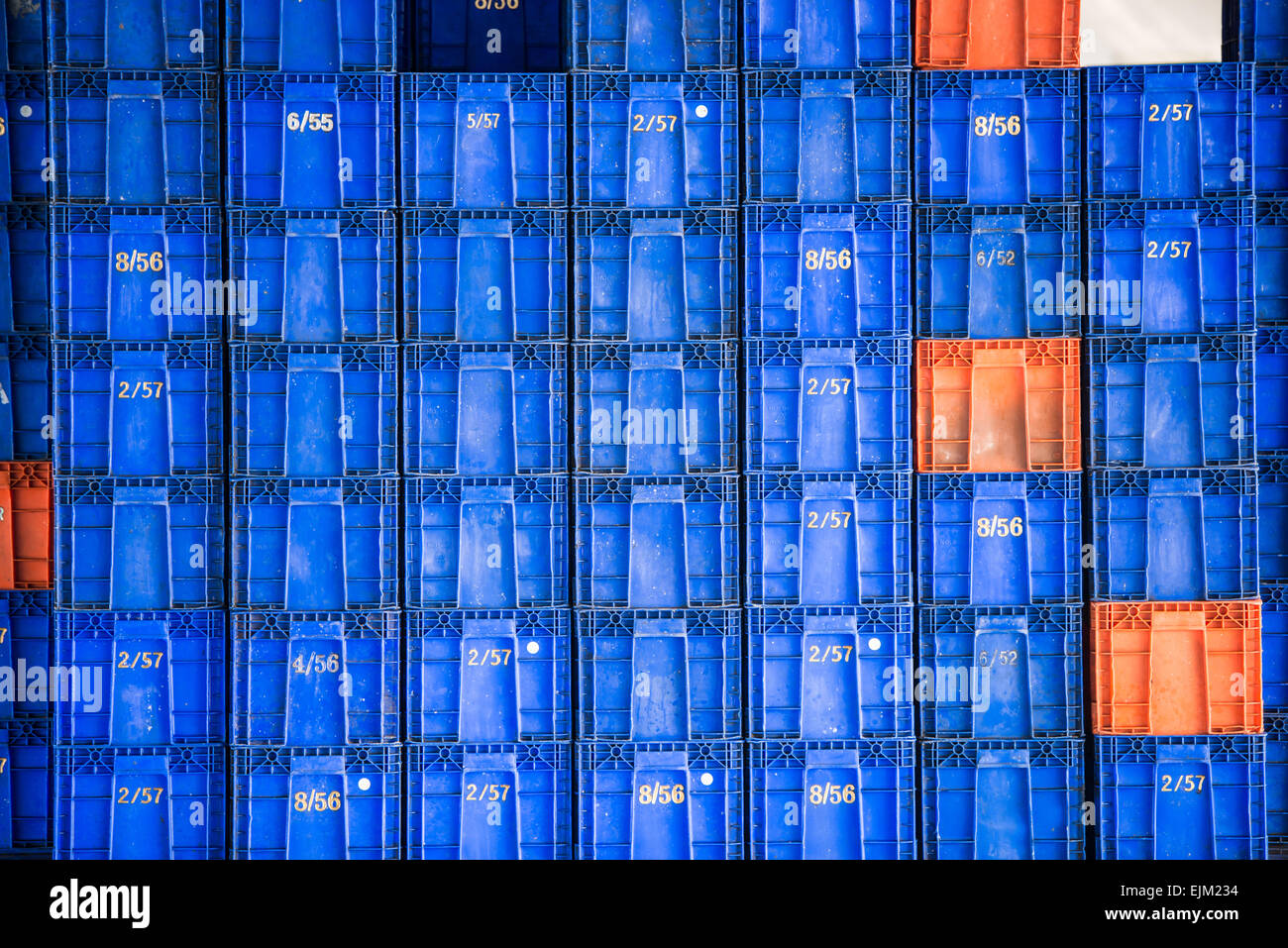 Contenitore in plastica pila Foto Stock