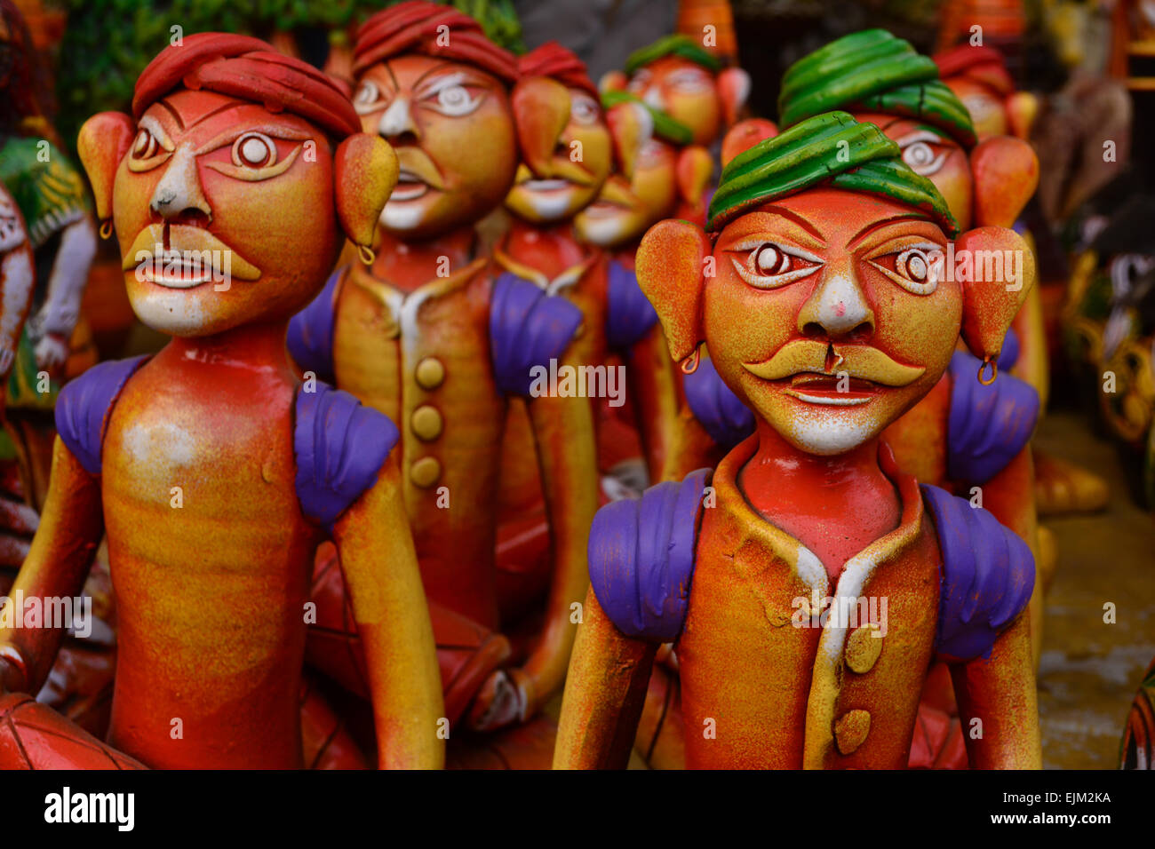 Colorato bambole in terracotta di un villaggio indiano uomini Foto Stock