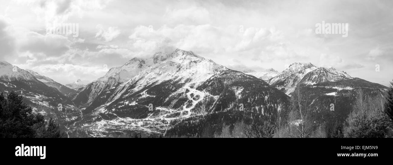 Colpo del paesaggio delle Alpi francesi Villaroger sopra Foto Stock