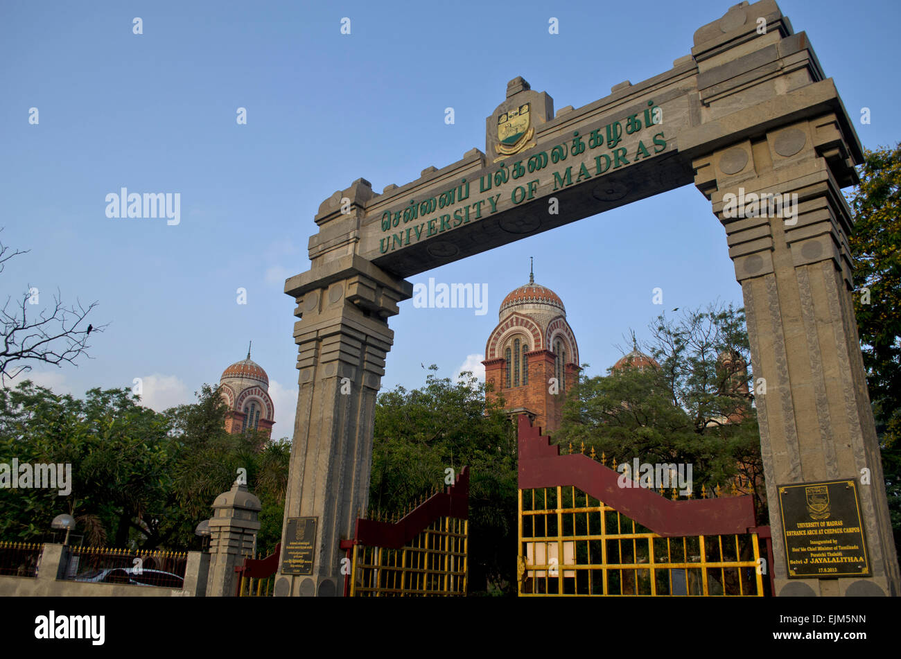 Una vista del cancello principale di Madras University di Chennai, nello Stato del Tamil Nadu, India Foto Stock