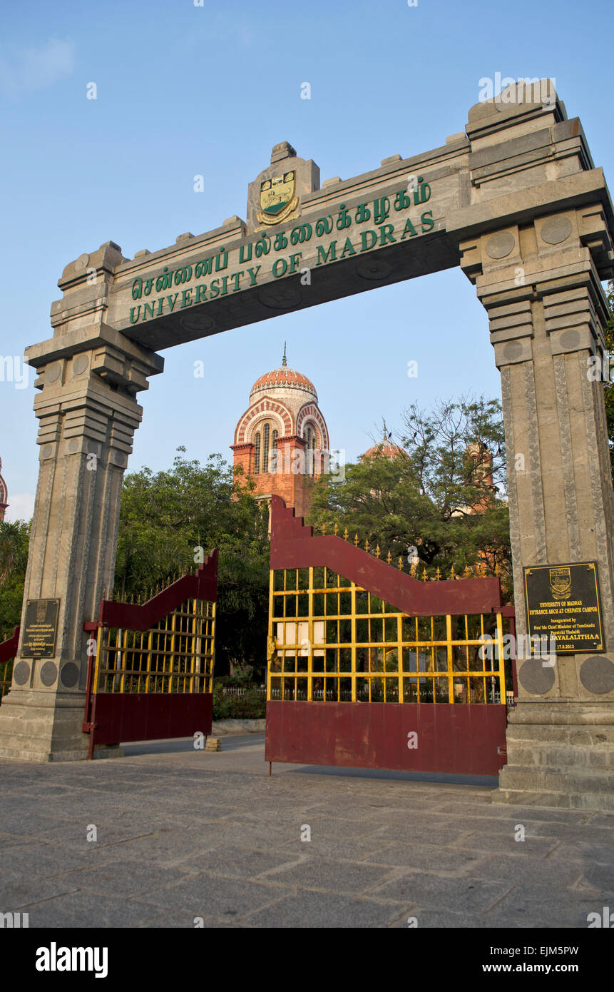 Una vista del cancello principale di Madras University di Chennai, nello Stato del Tamil Nadu, India Foto Stock