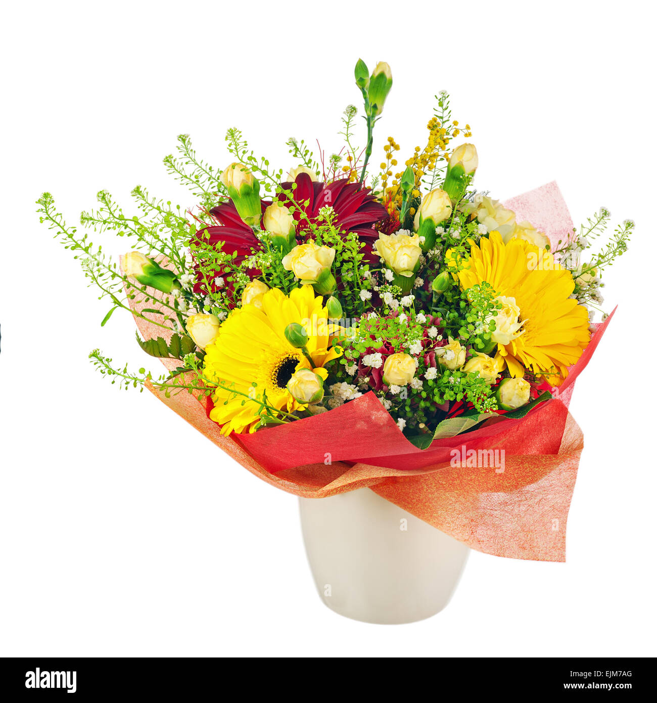Bouquet di gerbera, garofani e altri fiori in vaso isolato su sfondo bianco. Foto Stock