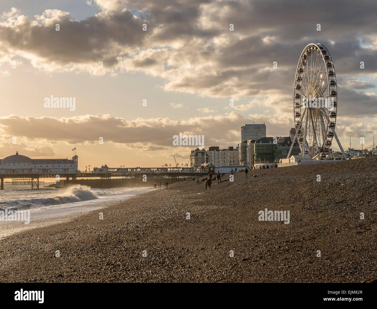 La molla del tramonto su ruota di Brighton e Pier Foto Stock