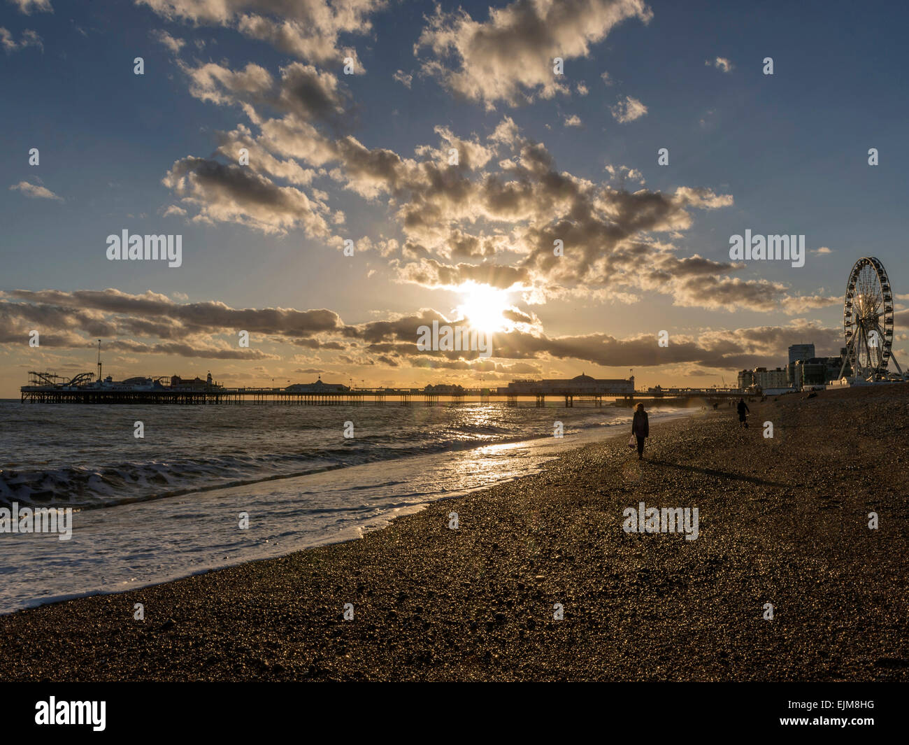 La molla del tramonto su ruota di Brighton e Pier Foto Stock