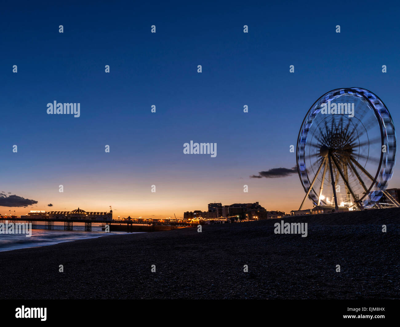 Il Brighton Pier e la ruota del tramonto, ora d'Oro Foto Stock
