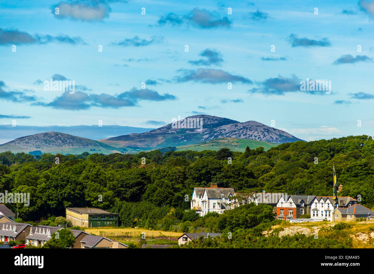 Snowdonia Mountain Range visto da Criccieth, il Galles del Nord, Regno Unito. Foto Stock