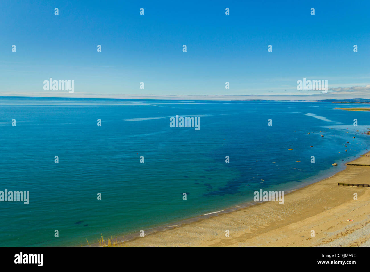 Vista da Criccieth Castle sulla West Beach, Gwynedd, Wales, Regno Unito Foto Stock