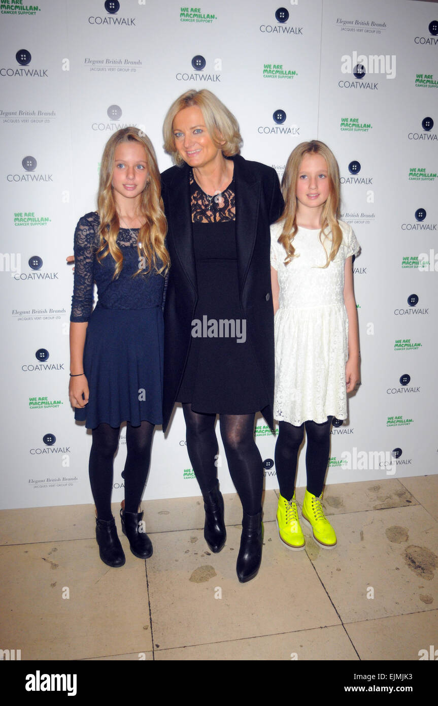 Alice birra con le figlie Phoebe Dora assiste Coatwalk ospitato dal British fashion house Jacques Vert aiuto Macmillan Cancer Support..famosa IMMAGINI CARATTERISTICHE AGENZIA 13 Harwood Road London SW6 4QP REGNO UNITO Tel +44 (0) 20 7731 9333 Fax +44 (0) 20 7731 9330 e-mail info@famous.uk.com www.famous.uk.com JOAR000079 Foto Stock