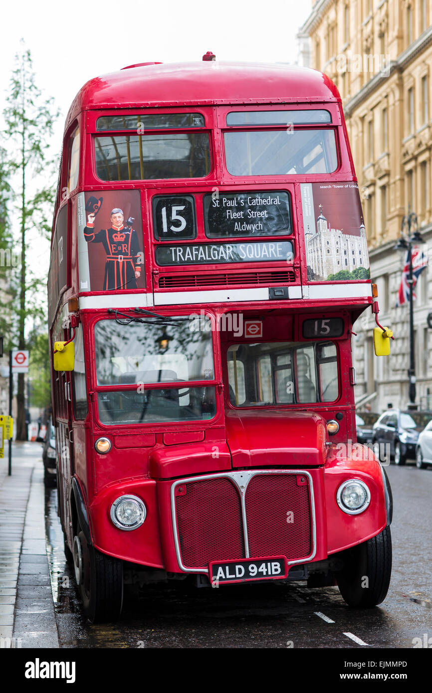 Vintage red double-decker bus, Londra Foto Stock