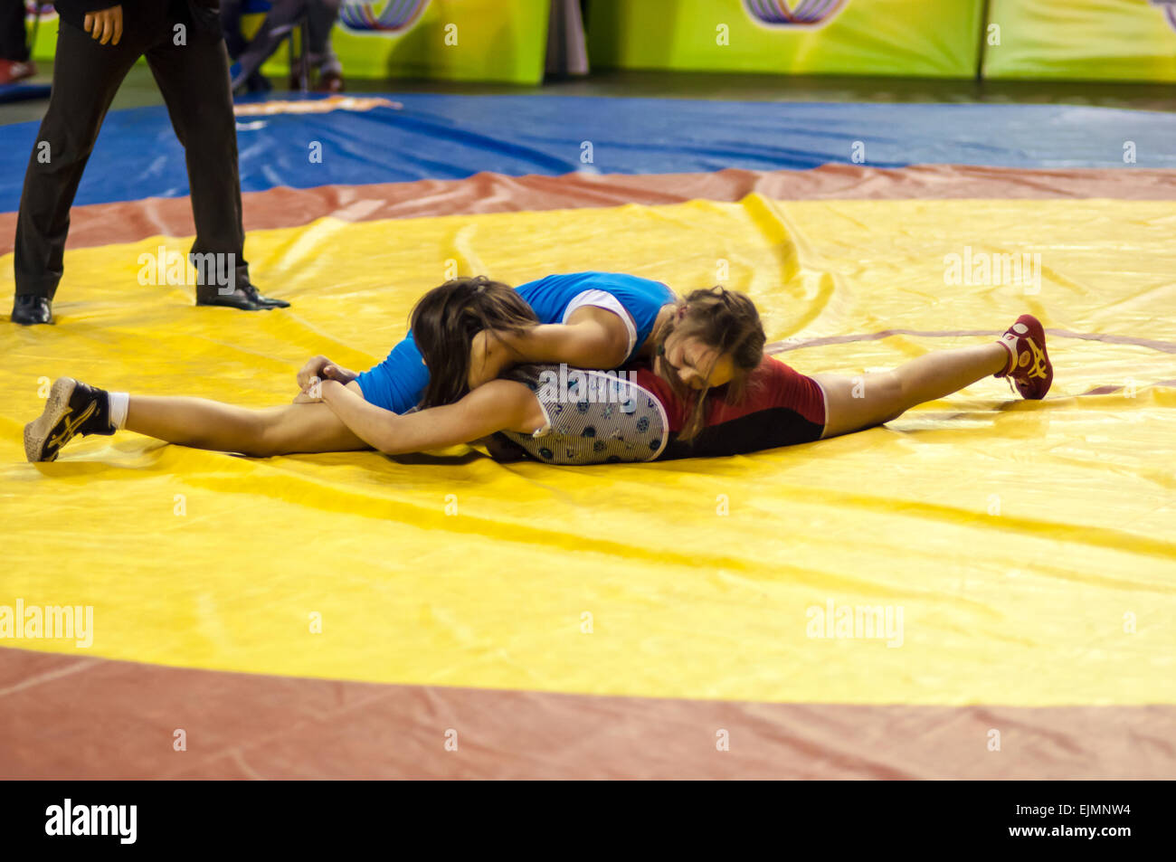 ORENBURG, regione di Orenburg, Russia, 18 gennaio, 2014 anno. Concorsi sul wrestling. Fighter ragazze Foto Stock