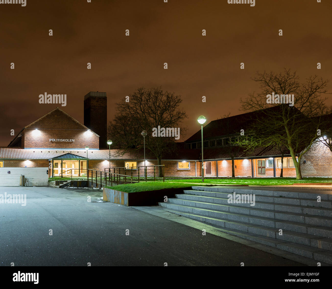 Polizia danese Accademia (Politiskolen), Brondby, Danimarca. Architetto: sconosciuto, 1996. Foto Stock