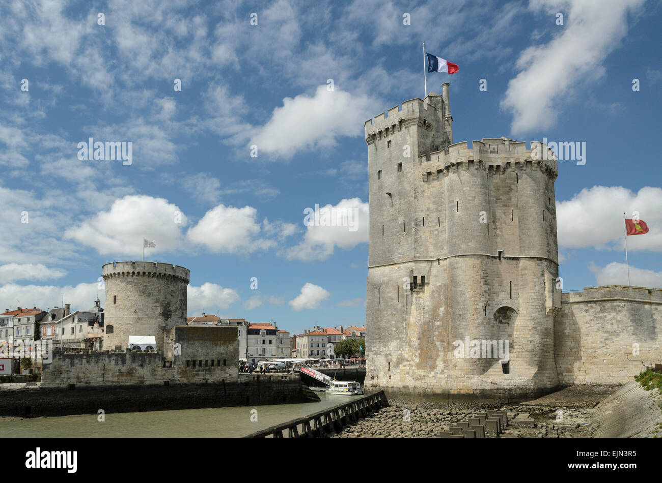 Le torri d'entrata al porto di La Rochelle Charente Maritime, Francia. Foto Stock