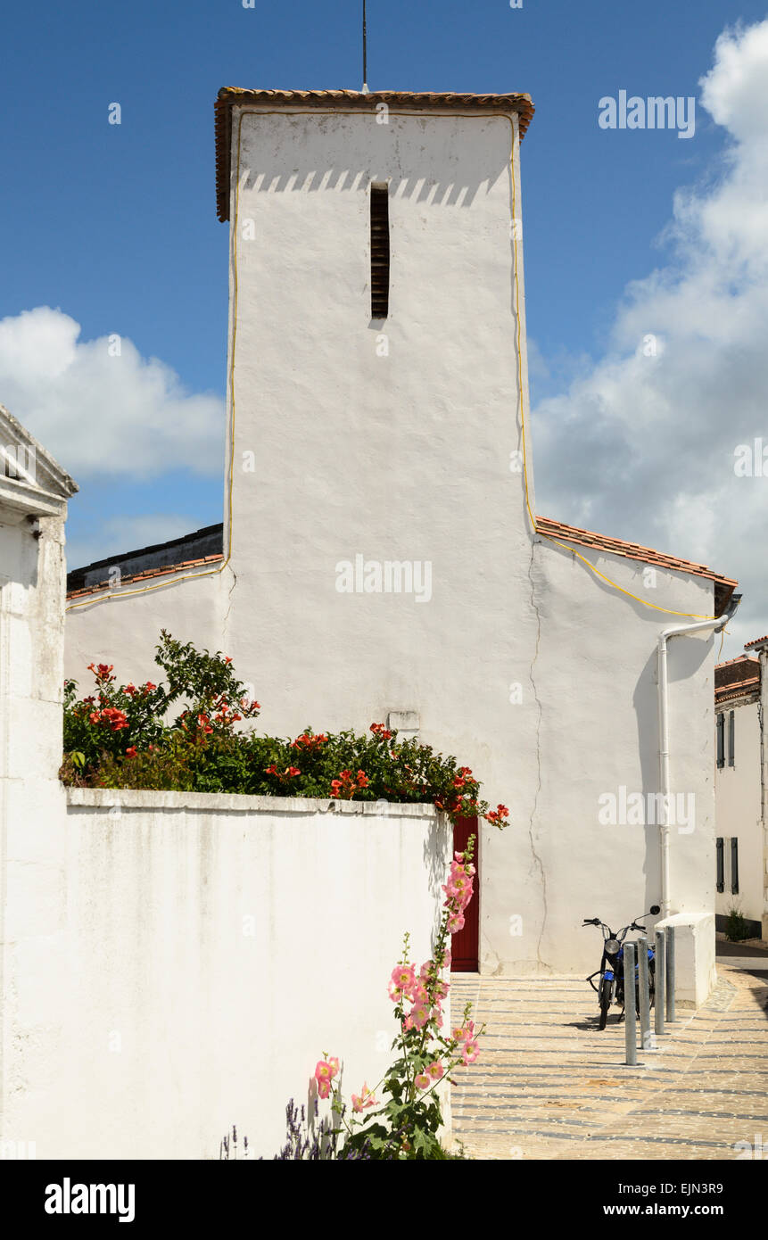 La Chiesa di San Eutropio nel villaggio di Les Portes en Re, Ile de Re, Francia. Foto Stock